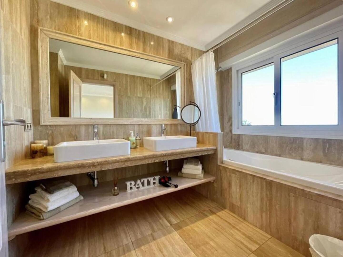 Villa Amorio A Spacious Modern Getaway With A Private Heated Pool & Sea Views Адехе Екстериор снимка