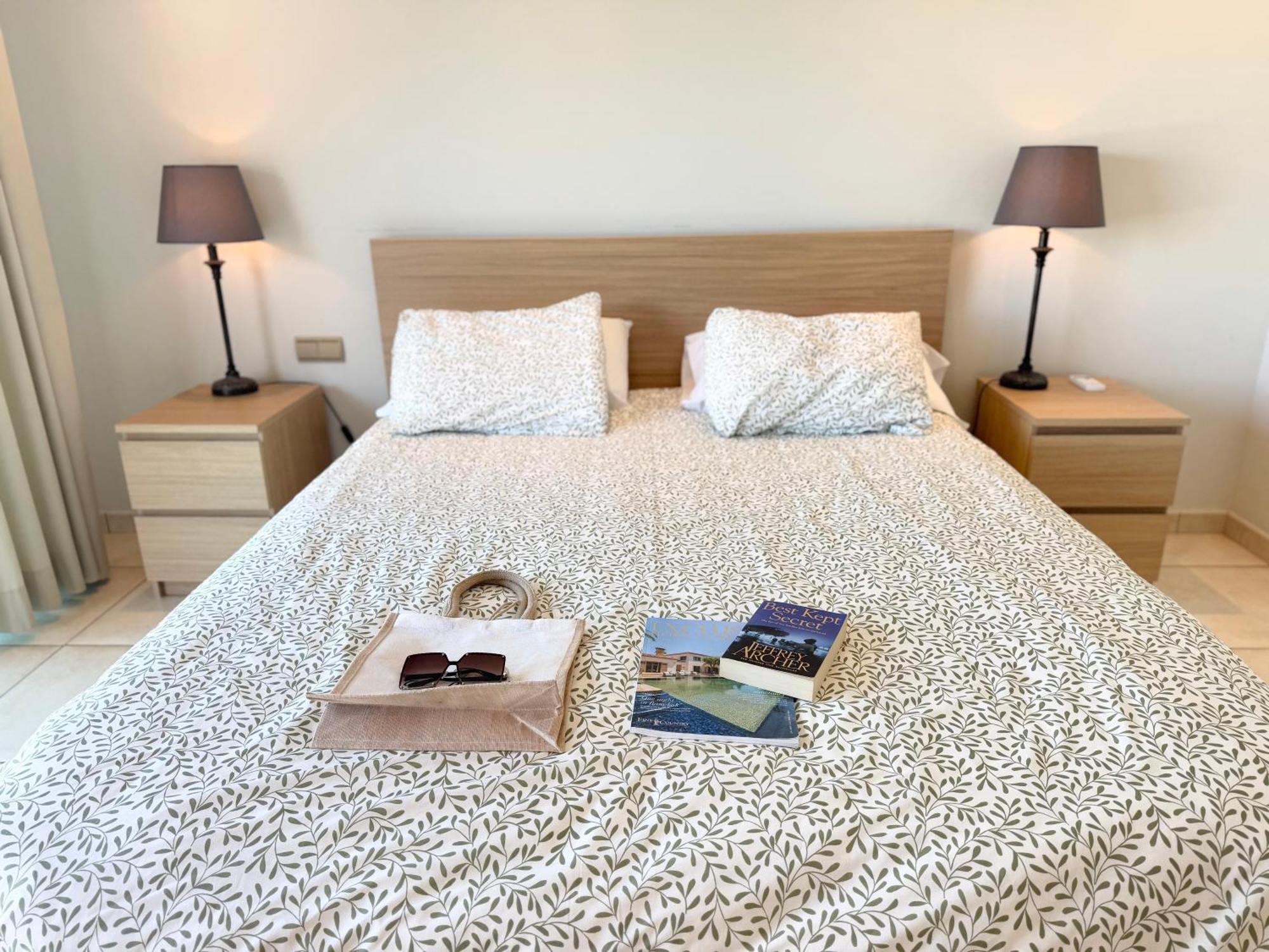 Villa Amorio A Spacious Modern Getaway With A Private Heated Pool & Sea Views Адехе Екстериор снимка