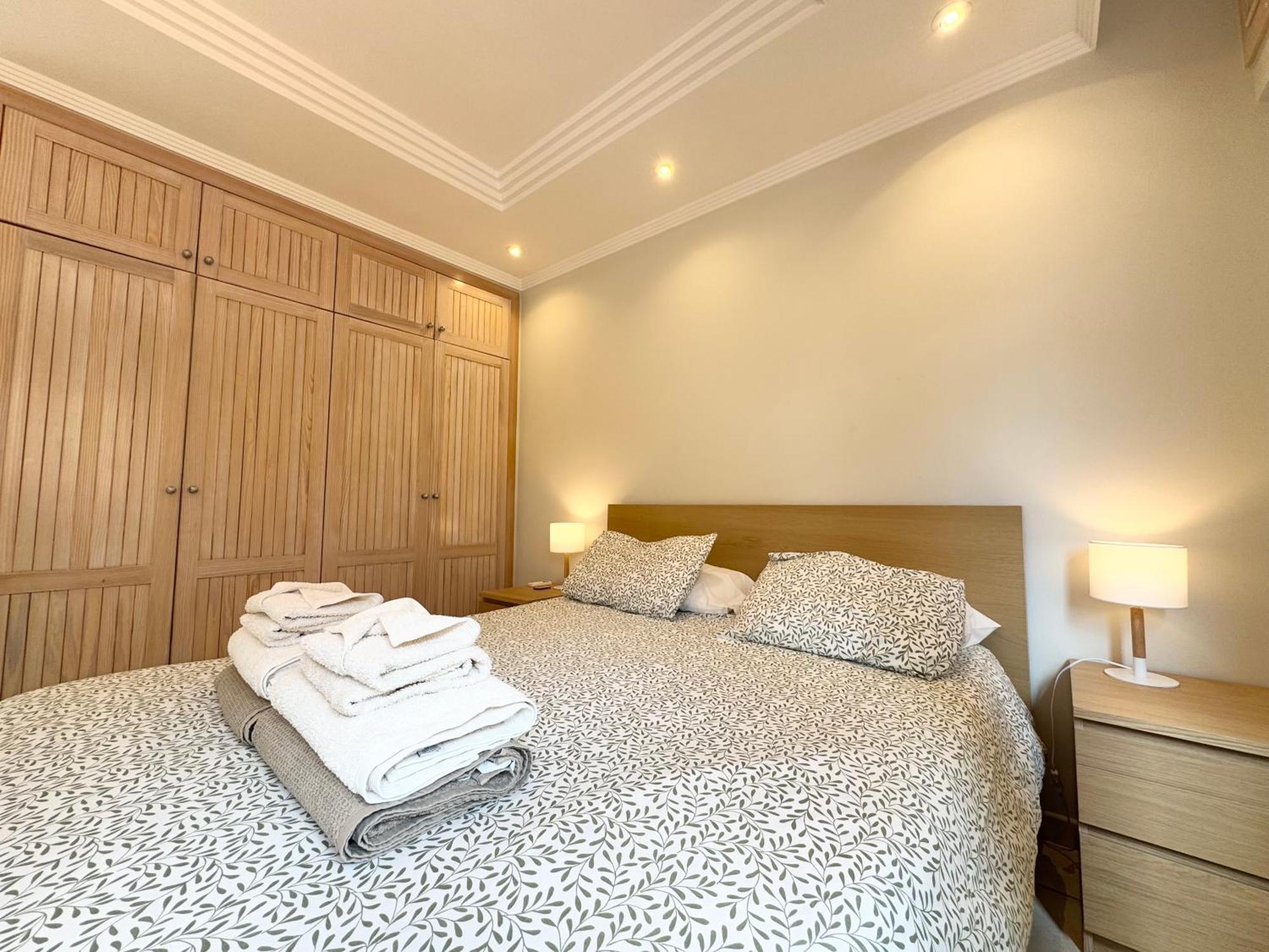 Villa Amorio A Spacious Modern Getaway With A Private Heated Pool & Sea Views Адехе Екстериор снимка