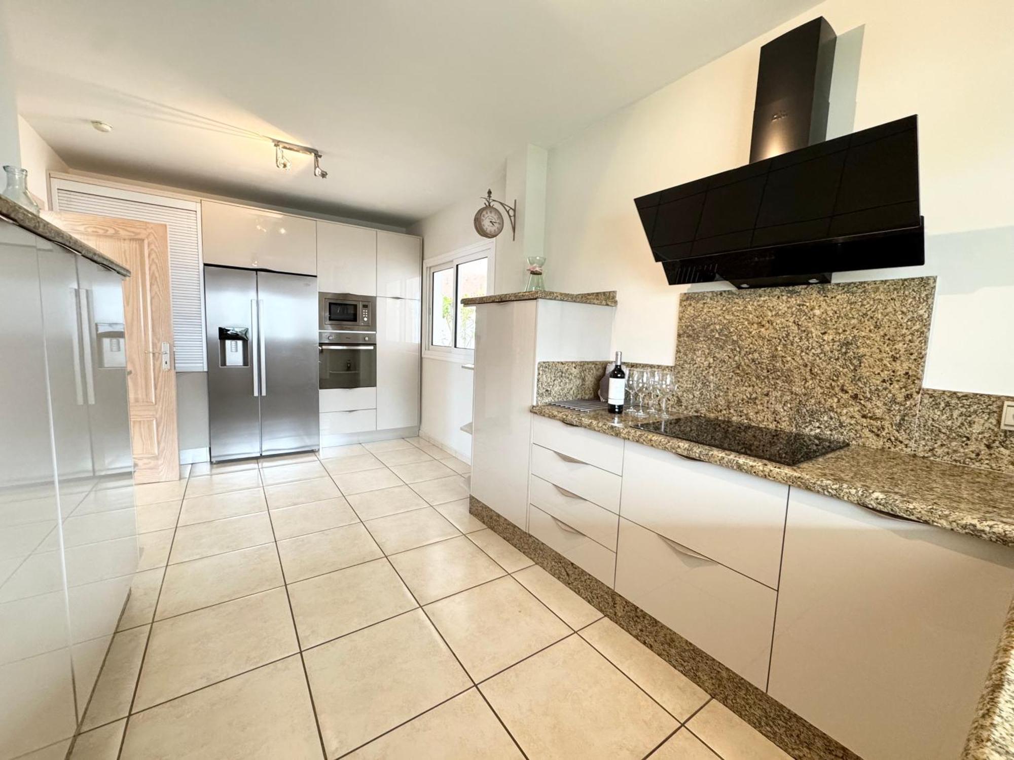 Villa Amorio A Spacious Modern Getaway With A Private Heated Pool & Sea Views Адехе Екстериор снимка